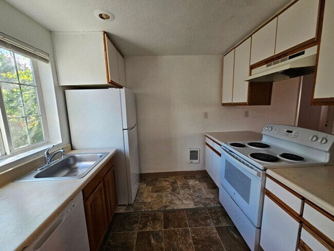 247 25th St NE in Salem, OR - Building Photo - Building Photo