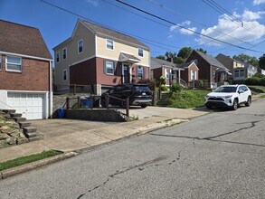 1430 Simona Dr in Pittsburgh, PA - Building Photo - Building Photo