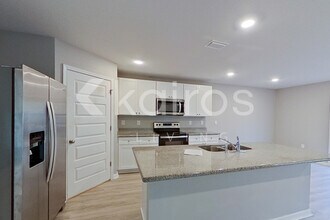 273 Monarch Ln in Pensacola, FL - Foto de edificio - Building Photo