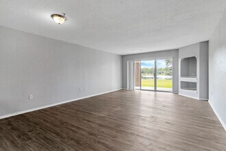 13929 Fairway Island Dr in Orlando, FL - Foto de edificio - Building Photo