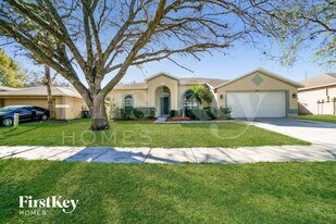 4434 Brandon Ridge Dr, Unit 2R in Valrico, FL - Building Photo