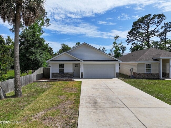 property at 205 Woodlawn Ct