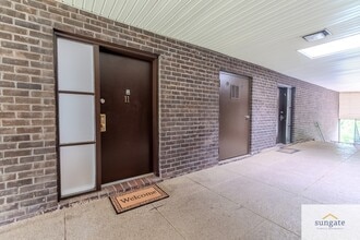 35 Stonehenge Cir in Pikesville, MD - Building Photo - Building Photo