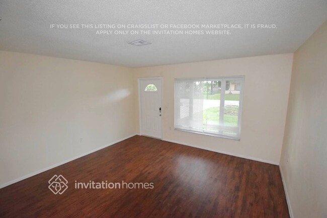 18479 Evergreen Rd in Ft. Myers, FL - Foto de edificio - Building Photo