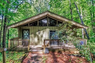 50 Woodhaven Rd in Asheville, NC - Building Photo