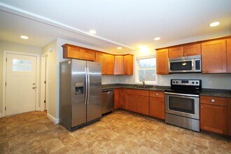 370 Stage Rd-Unit -1 in Nottingham, NH - Foto de edificio - Building Photo