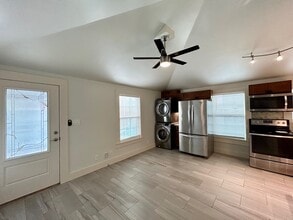 213 Stratford St in Houston, TX - Foto de edificio - Building Photo