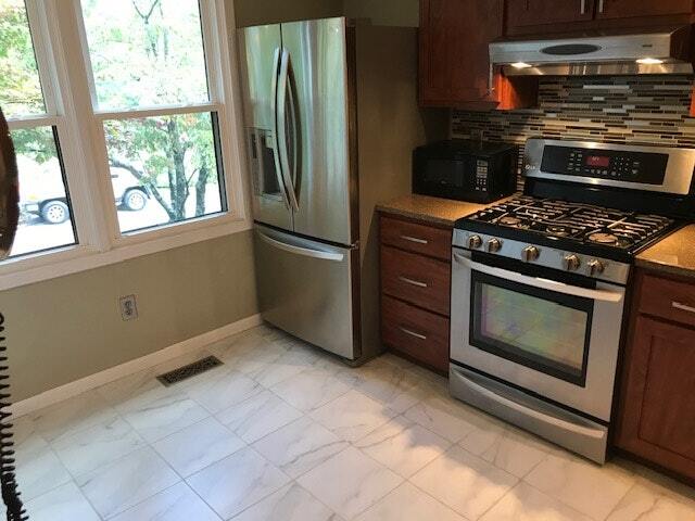 9 Shadowwood Cir in Monroe, CT - Building Photo - Building Photo