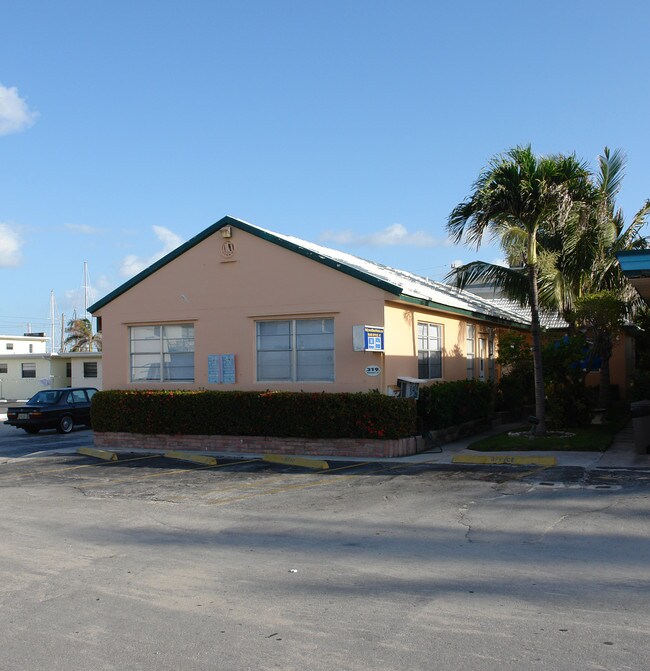 Algra Apartments in Hollywood, FL - Building Photo - Building Photo