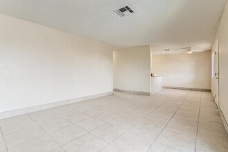 4223 Zavala St in Las Vegas, NV - Building Photo - Building Photo