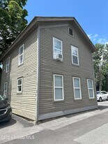 9 Bolster Ln NE in Saratoga Springs, NY - Building Photo