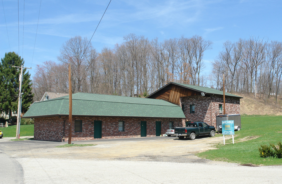 1797 Saxonburg Blvd in Tarentum, PA - Building Photo