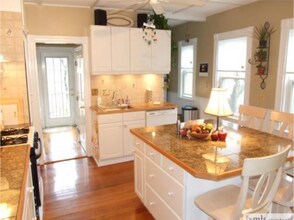 30 Manning St, Unit 2 in Medford, MA - Building Photo - Building Photo