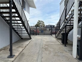 625 N 11th St in Las Vegas, NV - Building Photo