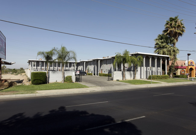 Union Avenue Townhome Apartments in Bakersfield, CA - Building Photo - Building Photo