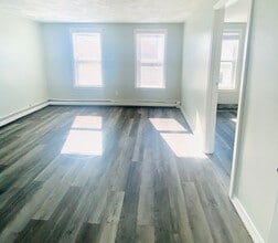 126 Leyden St, Unit 3 in Boston, MA - Foto de edificio - Building Photo