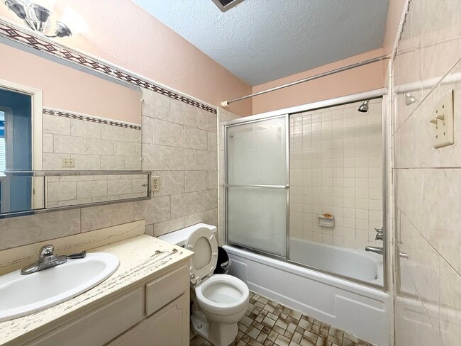 property at 8438 Leawood Blvd