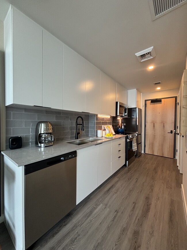 60 NW 31st St, Unit S18 in Miami, FL - Building Photo - Building Photo