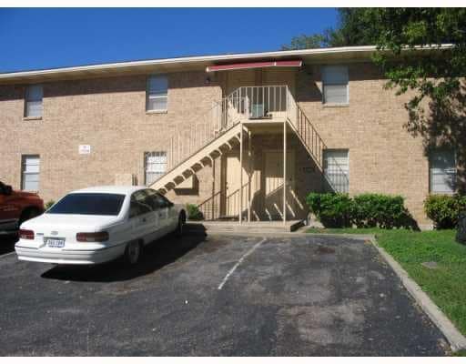 1002 N Central in Cameron, TX - Foto de edificio - Building Photo