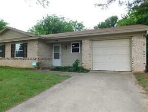 119 Bluebird Cir in Denton, TX - Building Photo - Building Photo
