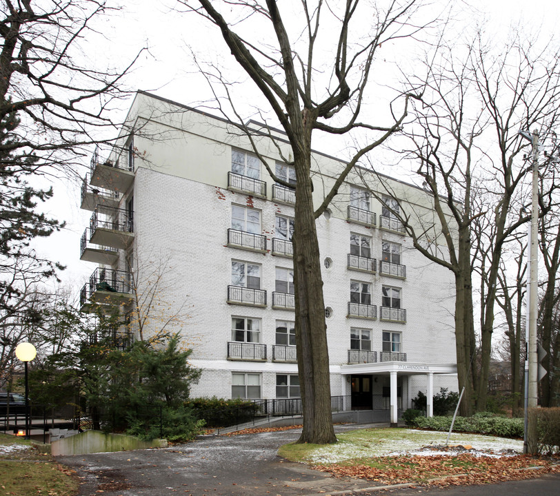 77 Clarendon Ave in Toronto, ON - Building Photo