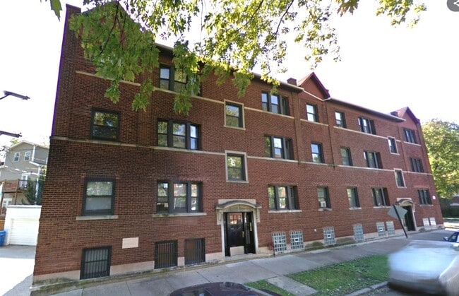property at 1335 W Ardmore Ave