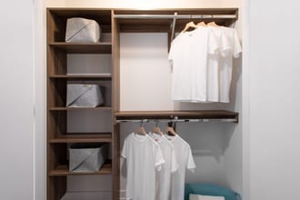 202 W Hill St in Chicago, IL - Building Photo - Building Photo