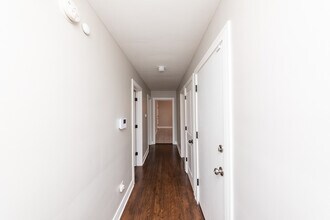 3058 N Kostner Ave, Unit 1E in Chicago, IL - Building Photo - Building Photo