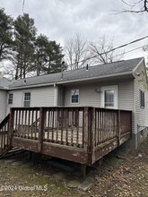 1A Oathout Ln in Latham, NY - Building Photo - Building Photo