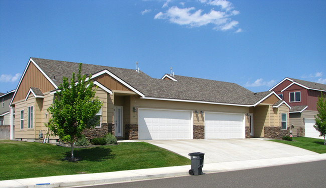 Parkview Village at Hansen Park in Kennewick, WA - Building Photo - Building Photo