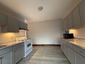 129 Pleasant St, Unit 3 in Boston, MA - Building Photo - Building Photo