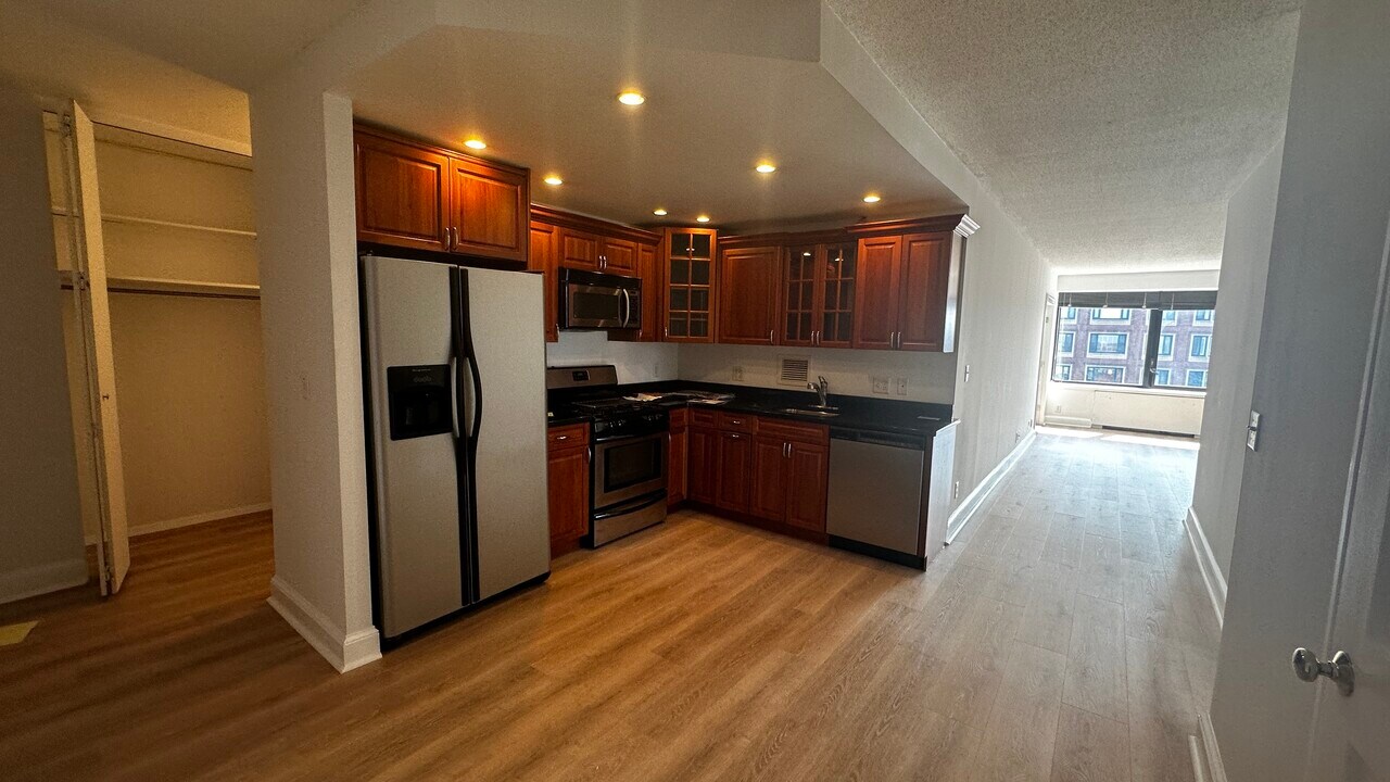 65 E India Row, Unit 37ABC in Boston, MA - Building Photo