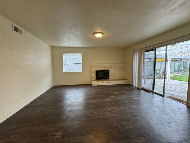 2156 Amanda Way in Sacramento, CA - Building Photo - Building Photo