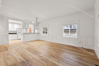 8555 N Burr Ave in Portland, OR - Building Photo - Building Photo