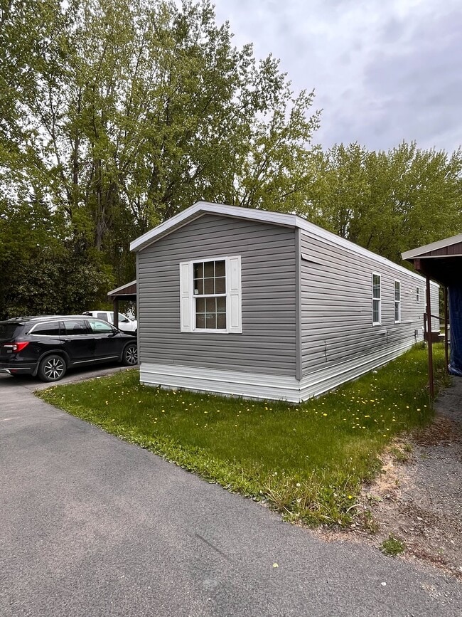 1045 Conrad Dr in Kalispell, MT - Building Photo - Building Photo