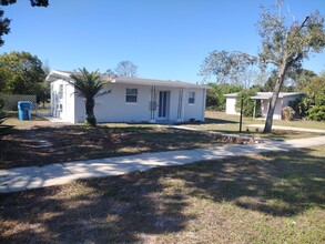 6330 Holiday Dr in Spring Hill, FL - Building Photo - Building Photo