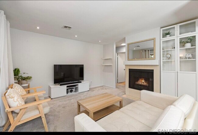 10331 Azuaga St in San Diego, CA - Building Photo - Building Photo