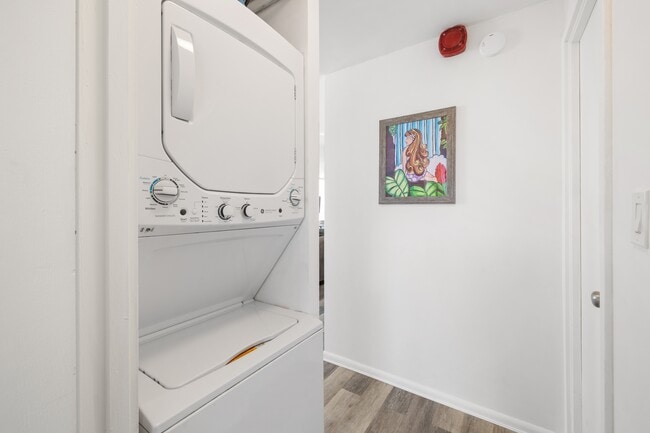 2421 Tusitala St in Honolulu, HI - Building Photo - Building Photo