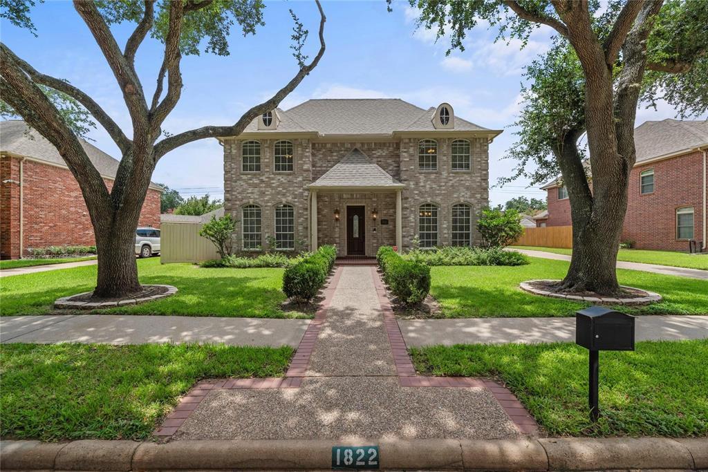 1822 Lakebend Dr in Sugar Land, TX - Building Photo