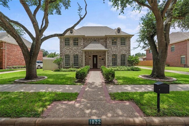 property at 1822 Lakebend Dr