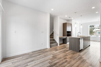 15014-15094 94 Ave NW in Edmonton, AB - Building Photo - Building Photo