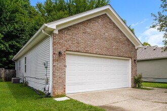 11111 Meadow Chase Ct in Louisville, KY - Foto de edificio - Building Photo