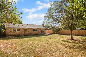625 Hawthorne Pl in Edmond, OK - Building Photo - Building Photo