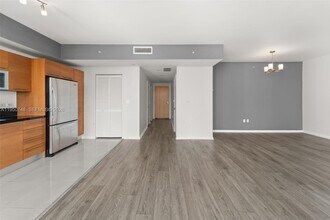 244 Biscayne Blvd, Unit 3507 in Miami, FL - Building Photo - Building Photo