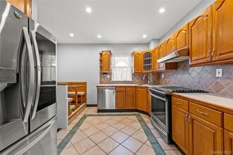 244-39 89th Ave in Queens, NY - Foto de edificio - Building Photo