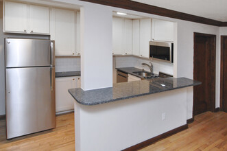 Nussbaum Manor Apartments in Madison, WI - Building Photo - Building Photo