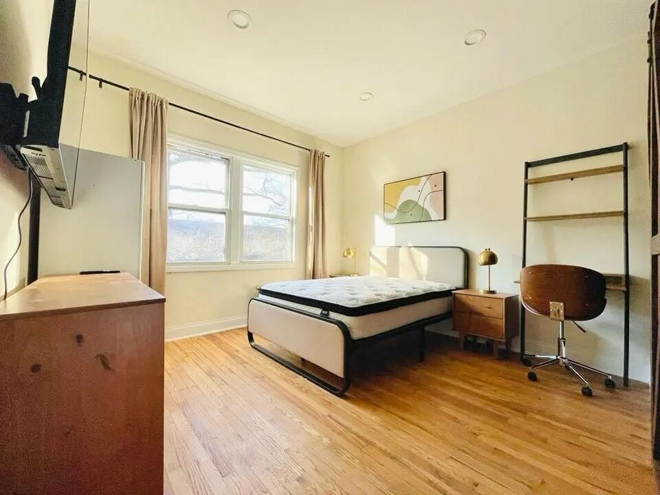 Furnished room/NOT APARTMENT, Unit 3 in Brooklyn, NY - Building Photo