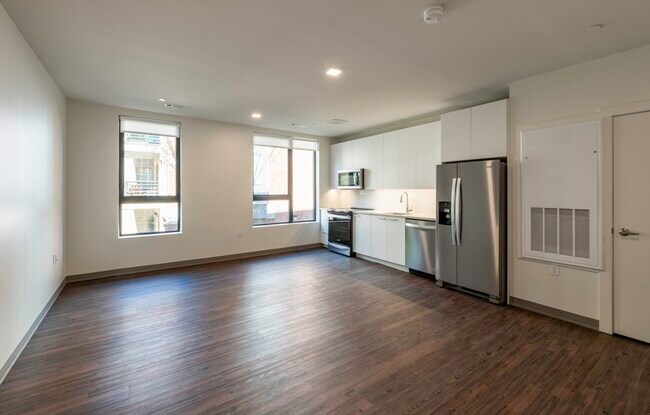 166 Main St-Unit -306 in Watertown, MA - Foto de edificio - Building Photo