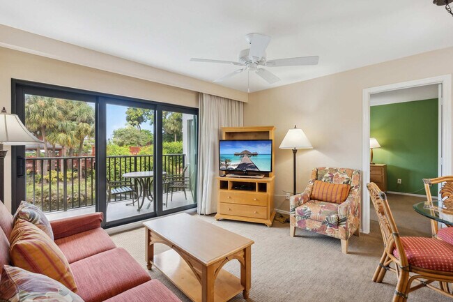 600 Neapolitan Way in Naples, FL - Foto de edificio - Building Photo