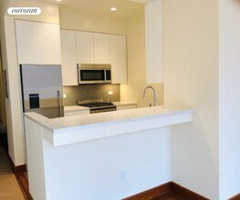 305 E 63rd St in New York, NY - Foto de edificio - Building Photo